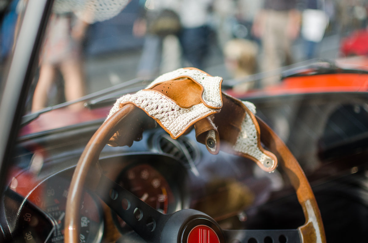 Steering wheel with a decorative cover in a car interior